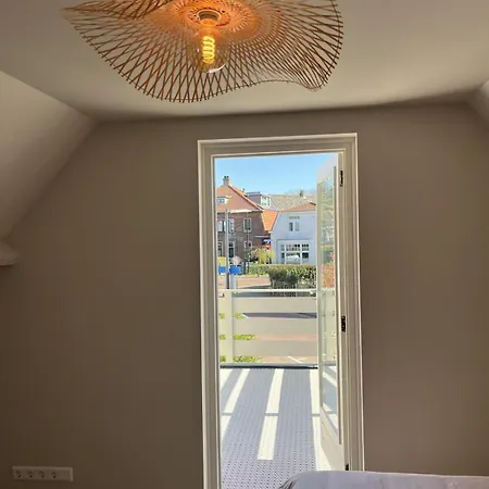 Salty Breeze - Free Parking, Quietly Situated Close To Centre And Beach!
